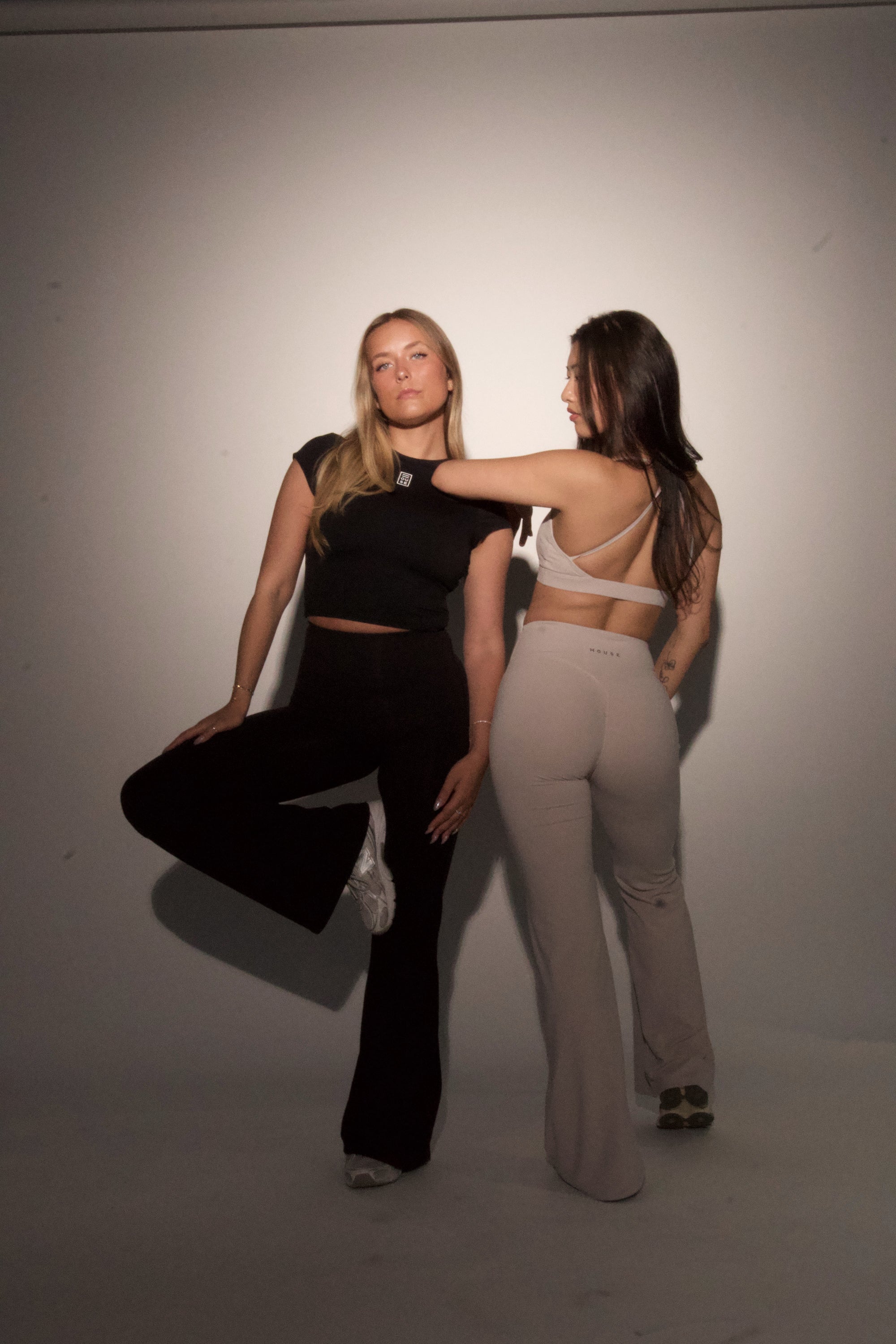 SoftCore Flare Legging - Black